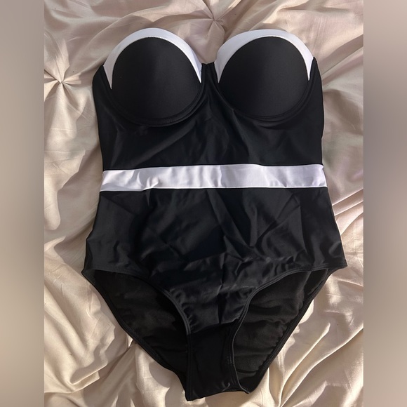 1960’s Style Swimsuit - Picture 2 of 5